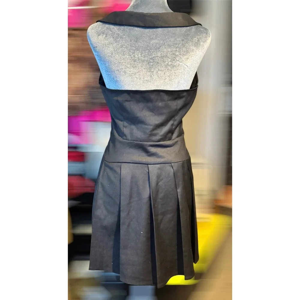 Divided H&M Fit & Flare Black Mini Dress Pleated Halter Skater Dress Size M - Picture 3 of 8